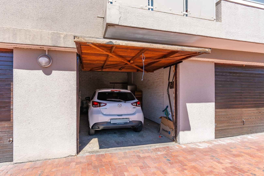 To Let 2 Bedroom Property for Rent in Green Point Western Cape
